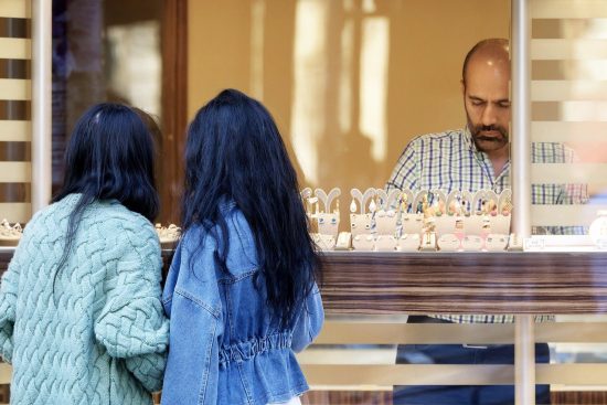 discover the art of purposeful shopping, where every purchase is intentional and aligns with your values. explore tips and strategies to enhance your shopping experience while making a positive impact on the environment and society.