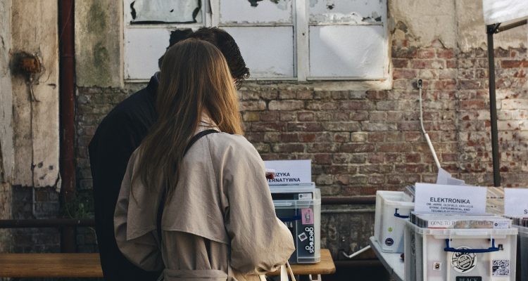 discover the art of thrifty shopping! save money while finding unique treasures and stylish bargains. learn tips and tricks for maximizing your budget and enjoy the thrill of shopping smart.